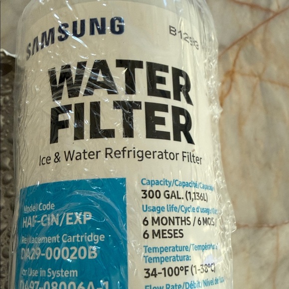 Samsung Refrigerator Water Filter - White and Blue - Picture 9 of 11